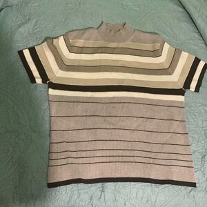 Short sleeve sweater